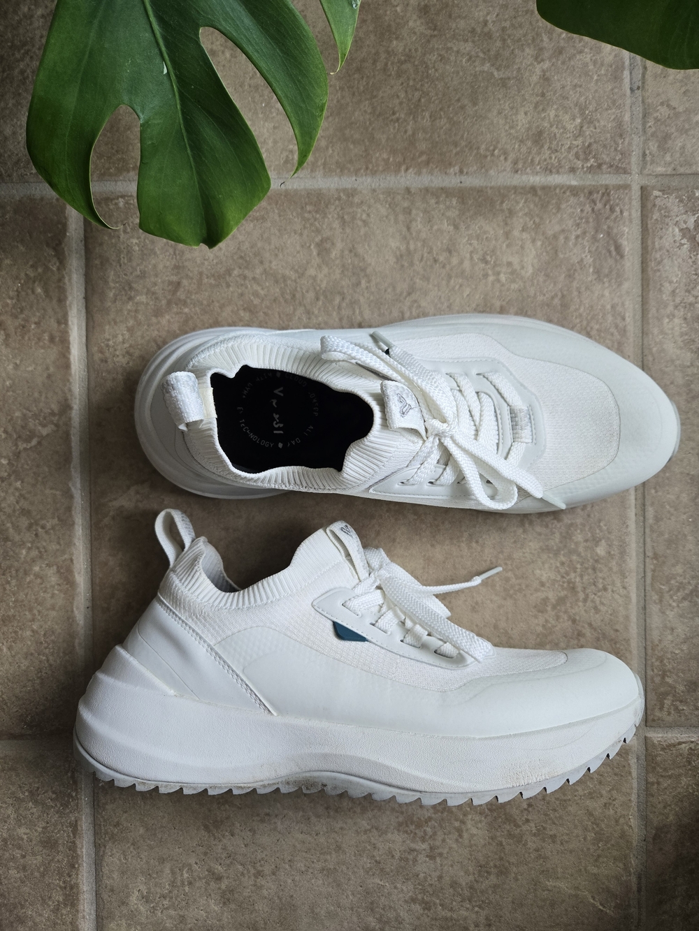 VESSI Stormburst Low Top Sneakers - White